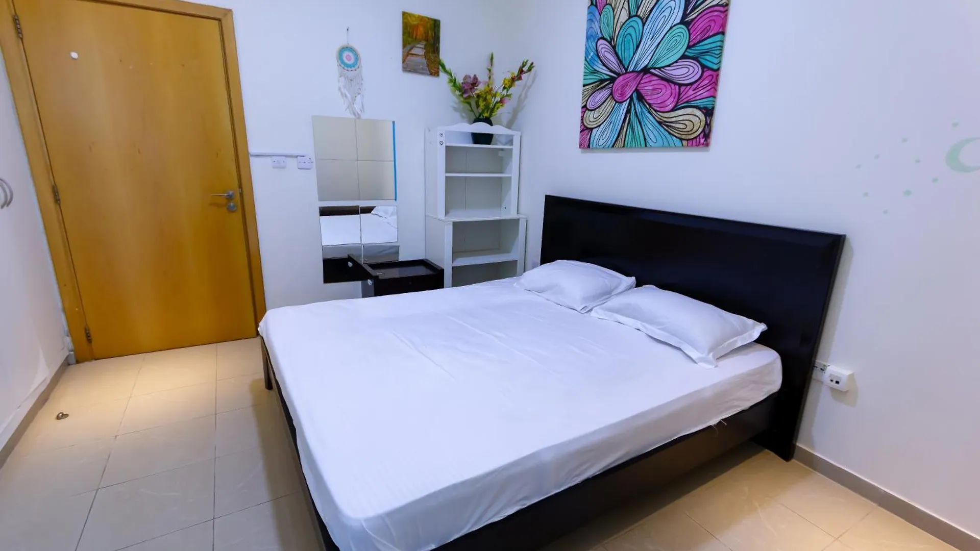 Lovely Spacious Rooms For Ladies In Marina للفتيات فقط Dubai 0*,  Emirados Árabes Unidos