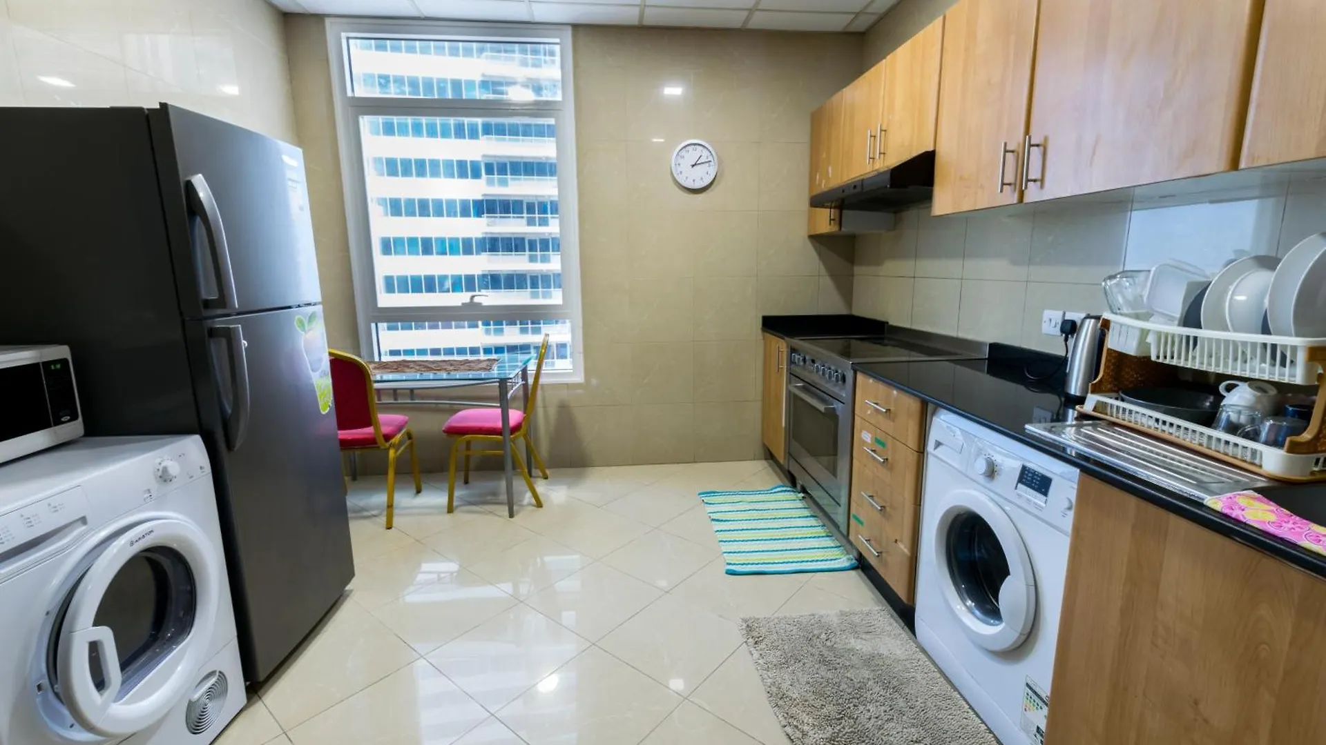 Apartamento Lovely Spacious Rooms For Ladies In Marina للفتيات فقط Dubai