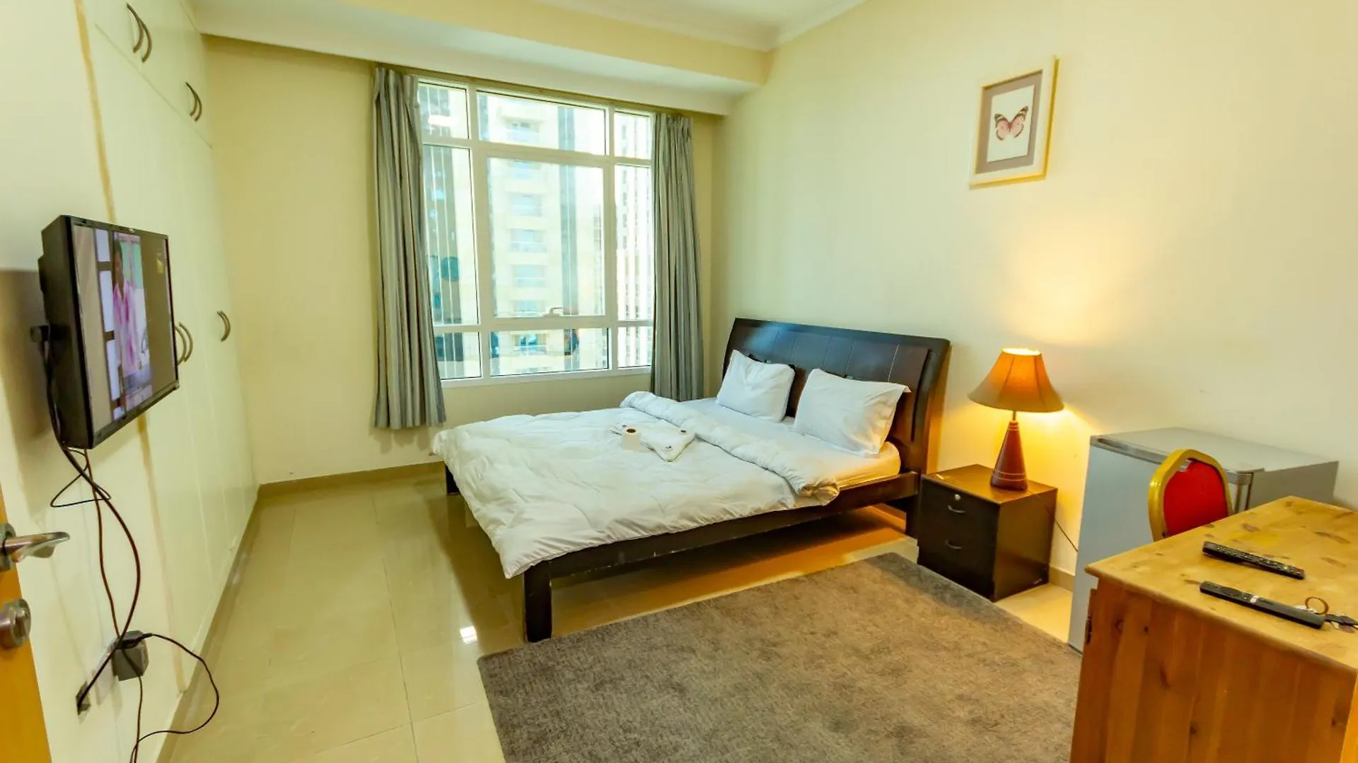 Apartamento Lovely Spacious Rooms For Ladies In Marina للفتيات فقط Dubai Emirados Árabes Unidos