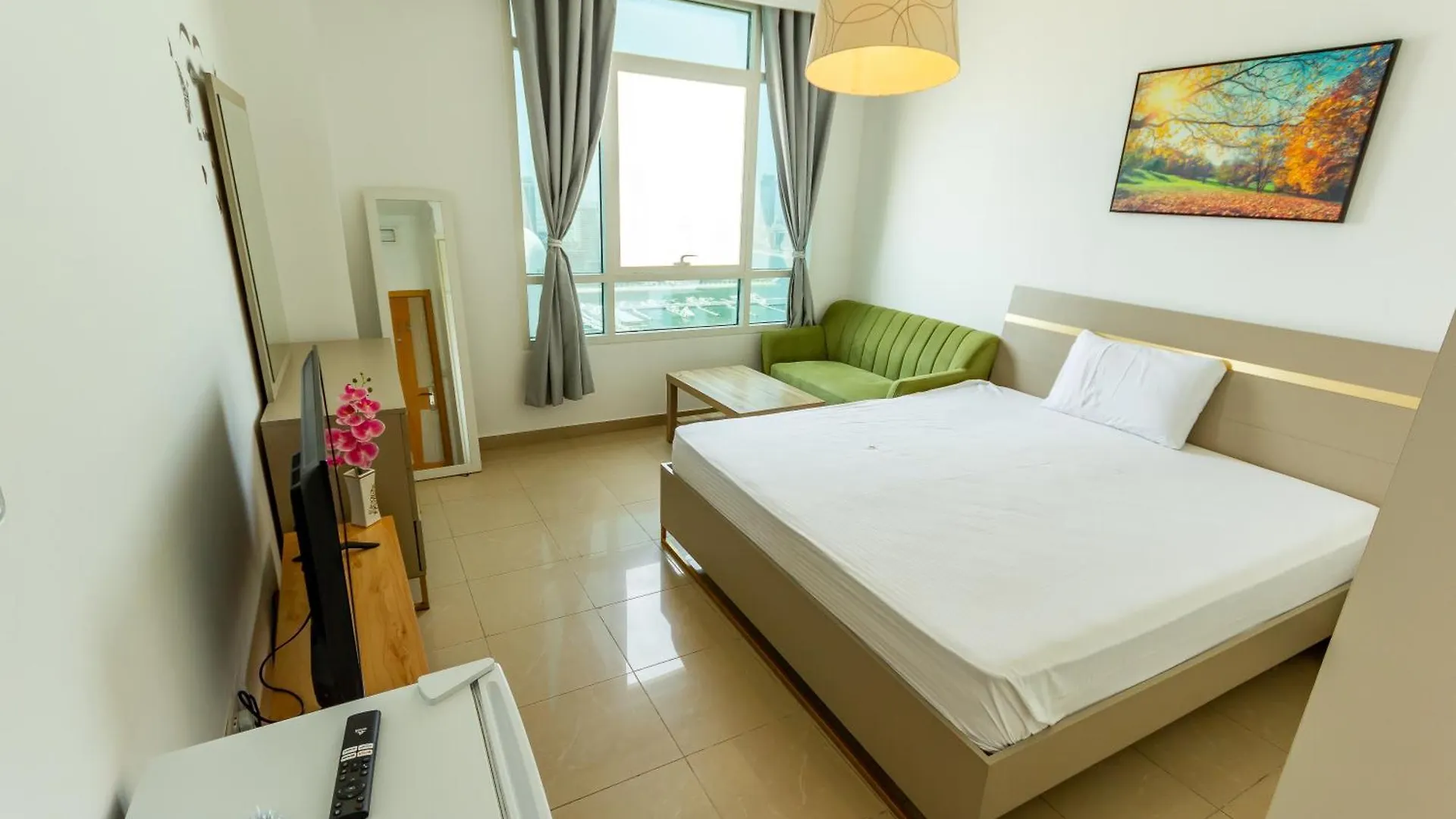 Apartamento Lovely Spacious Rooms For Ladies In Marina للفتيات فقط Dubai