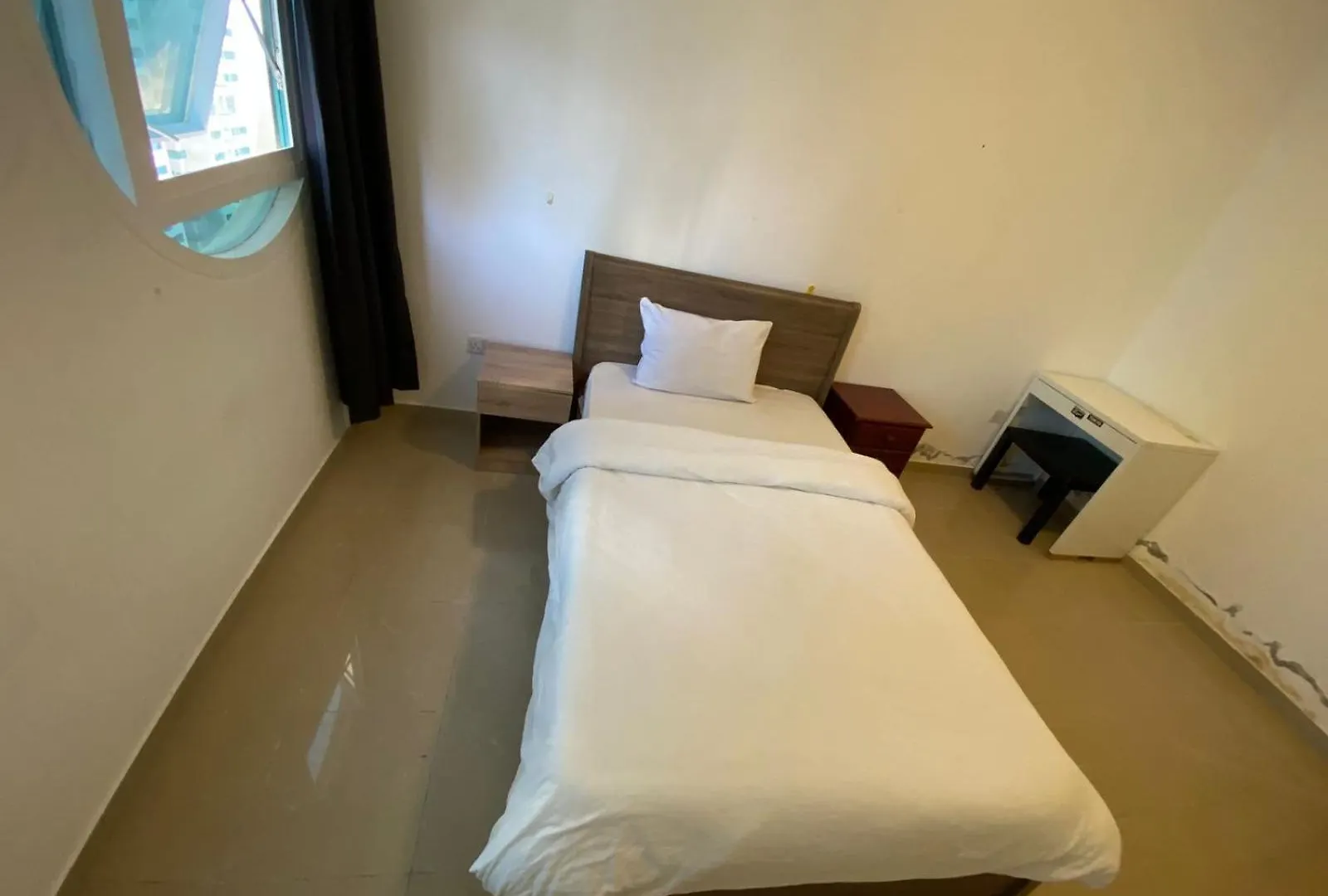 Apartamento Lovely Spacious Rooms For Ladies In Marina للفتيات فقط Dubai