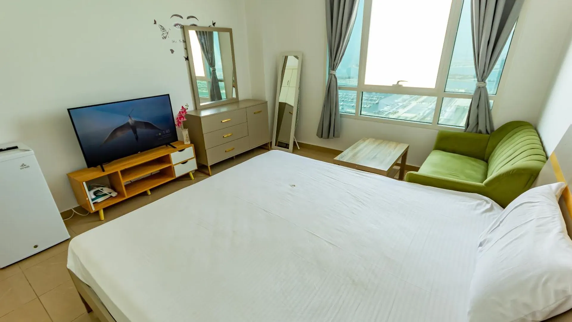 Lovely Spacious Rooms For Ladies In Marina للفتيات فقط Dubai United Arab Emirates